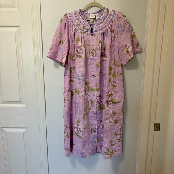 90’s Vintage Purple Floral Snap-Front Lace Trim House Dress Size M Mumu Robe - Picture 1 of 8